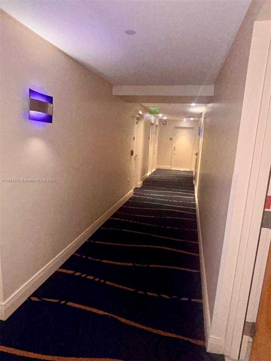 Small Image of 185 SOUTH WEST 7 ST #1802, Miami Number 27