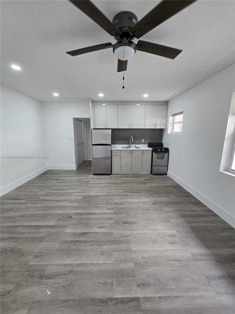 Small Image of 323 WASHINGTON AVE #6, Miami Beach Number 2