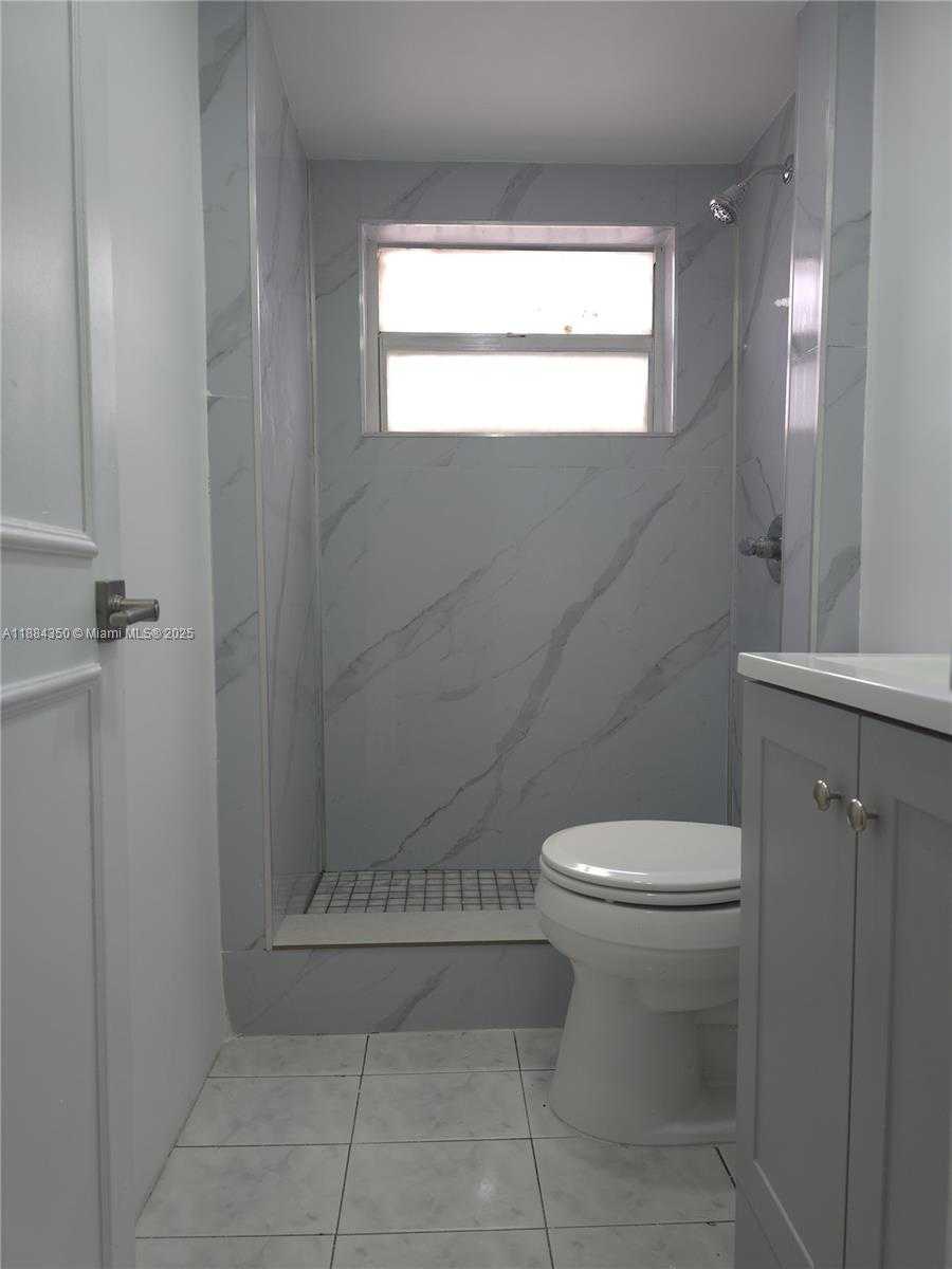 Small Image of 323 WASHINGTON AVE #6, Miami Beach Number 3
