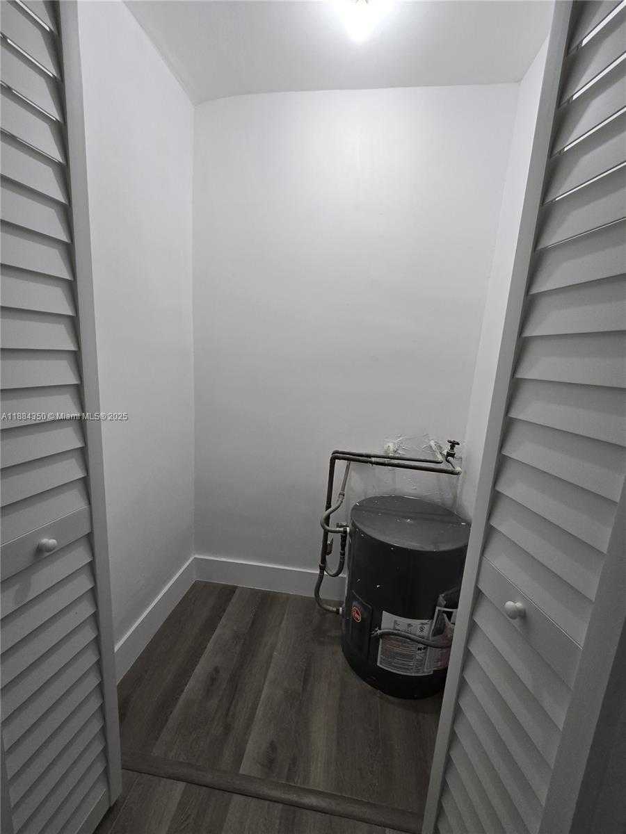 Small Image of 323 WASHINGTON AVE #6, Miami Beach Number 7