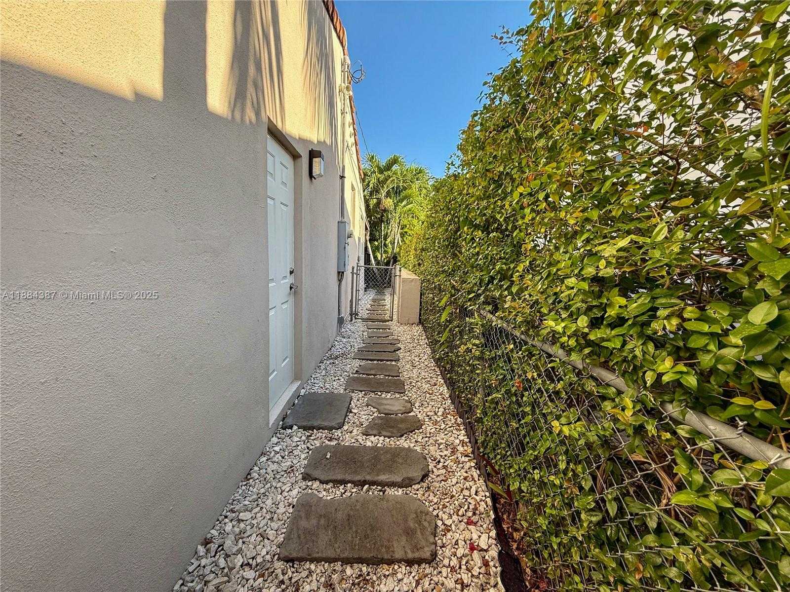 Small Image of 1500 SOUTH WEST 18TH ST #1, Miami Number 22