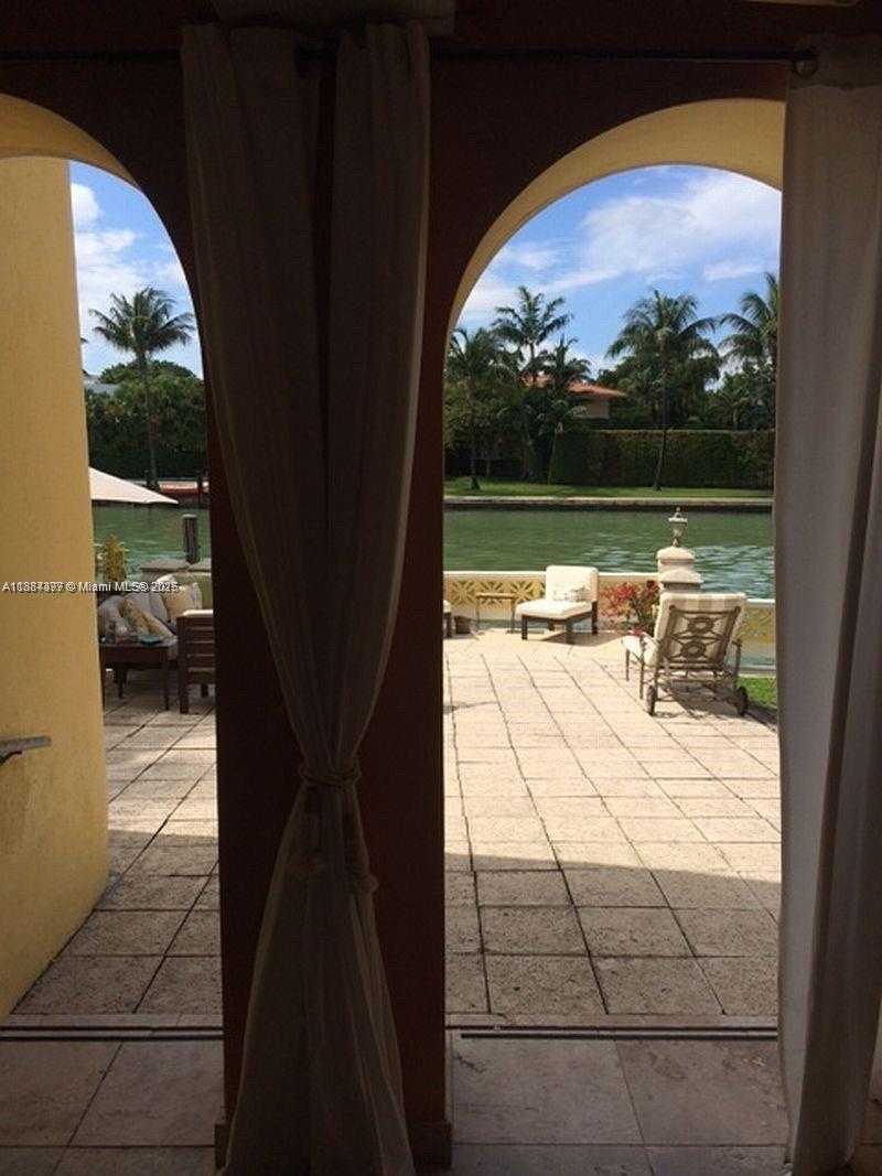 Small Image of 4812 PINE TREE DR #205, Miami Beach Number 10
