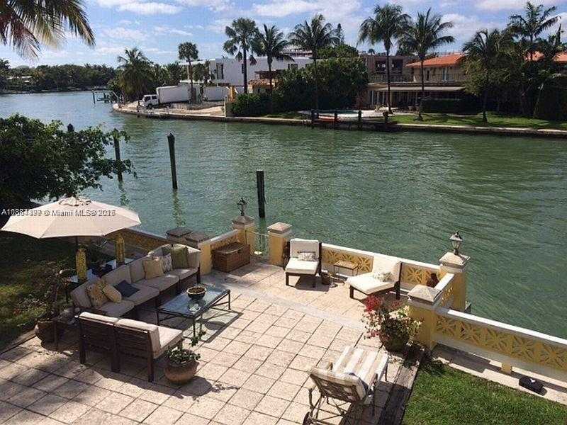 Small Image of 4812 PINE TREE DR #205, Miami Beach Number 2