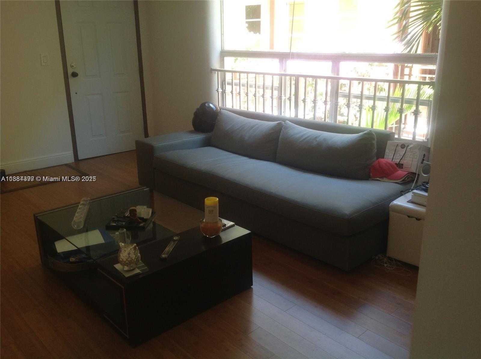 Small Image of 4812 PINE TREE DR #205, Miami Beach Number 3