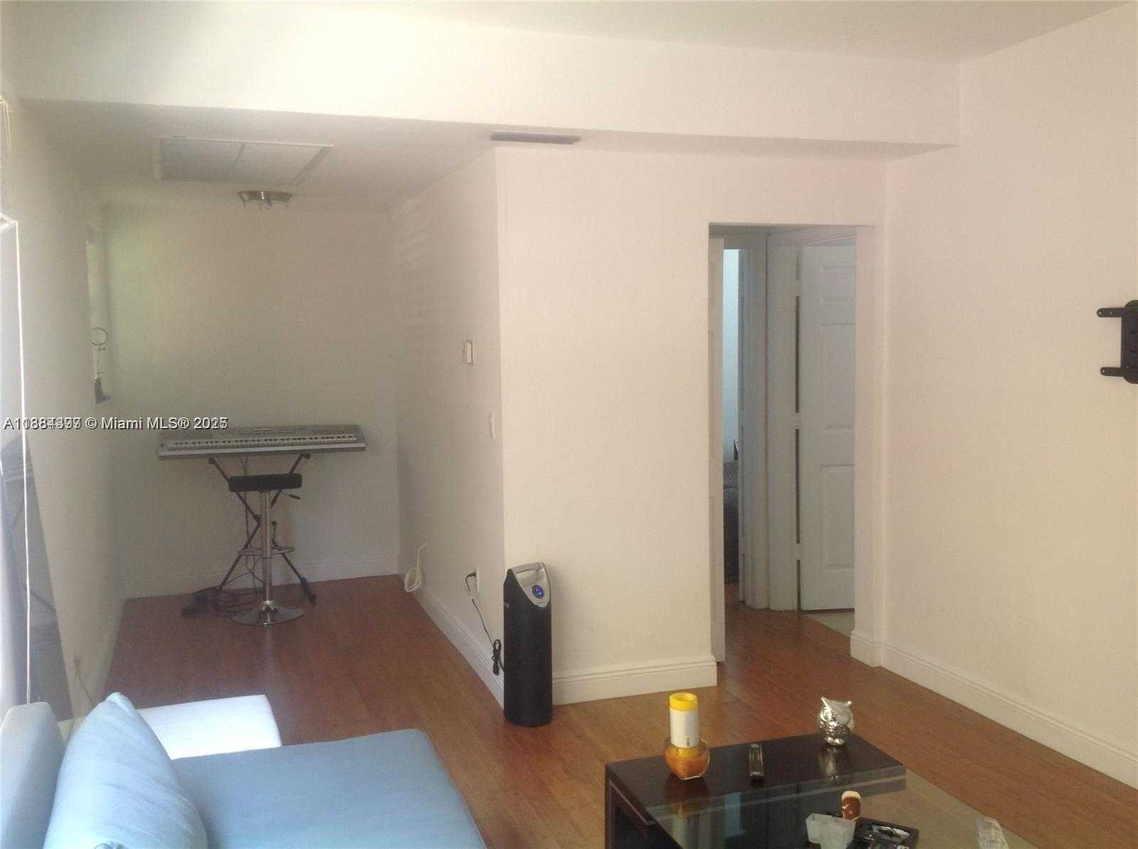 Small Image of 4812 PINE TREE DR #205, Miami Beach Number 4