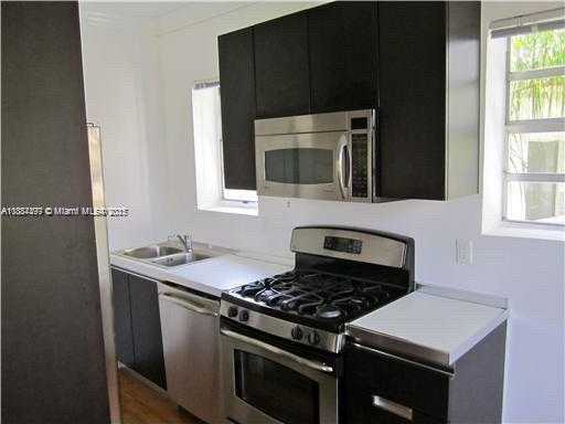 Small Image of 4812 PINE TREE DR #205, Miami Beach Number 6