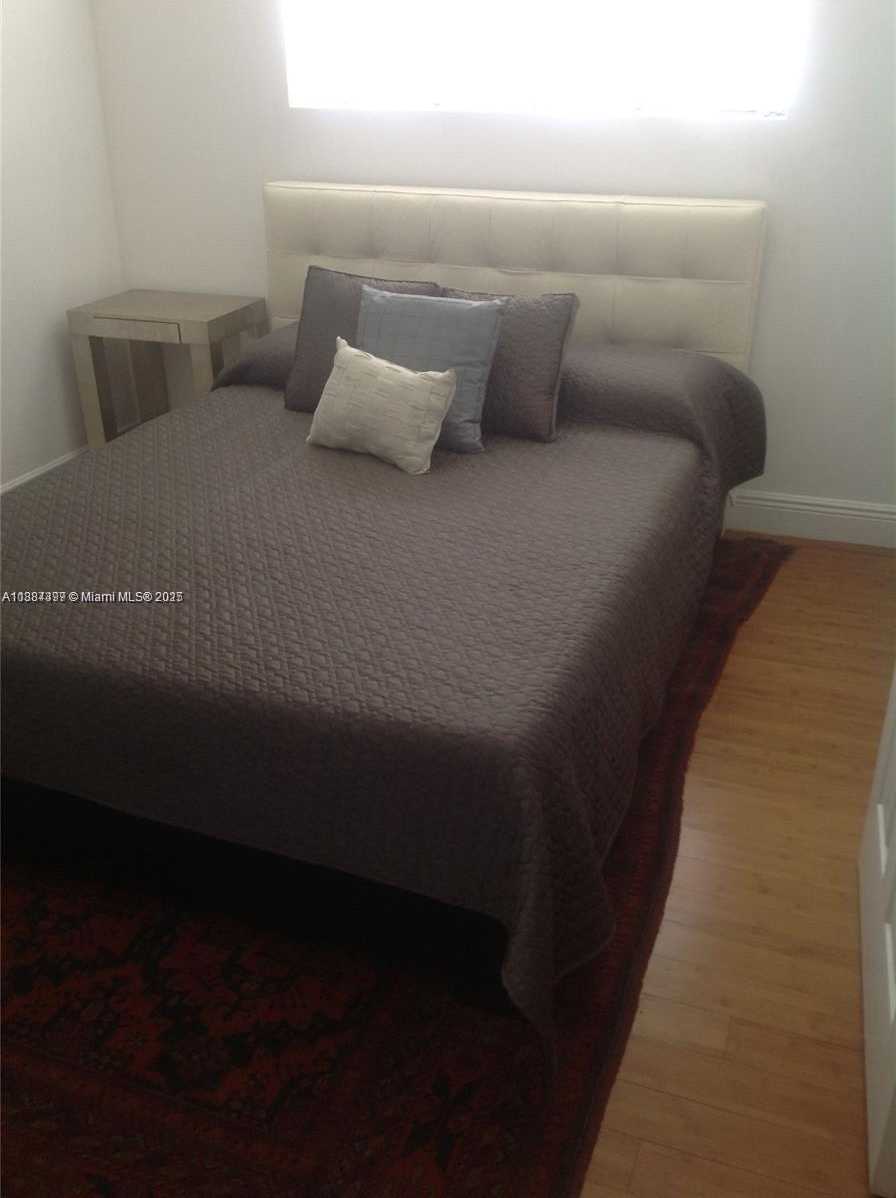 Small Image of 4812 PINE TREE DR #205, Miami Beach Number 7