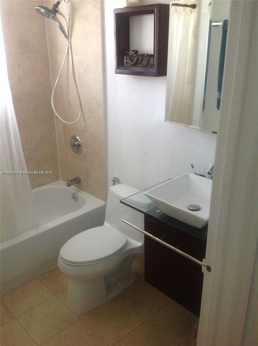 Small Image of 4812 PINE TREE DR #205, Miami Beach Number 8