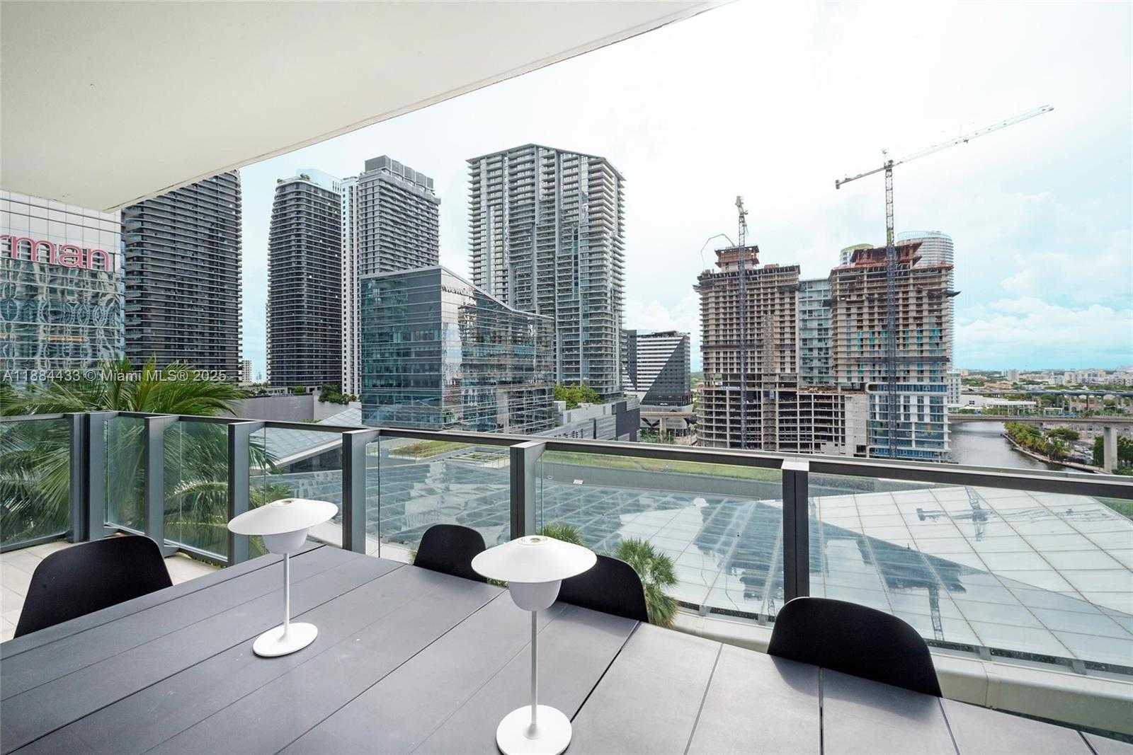 Small Image of 68 SOUTH EAST 6TH ST #1008, Miami Number 16