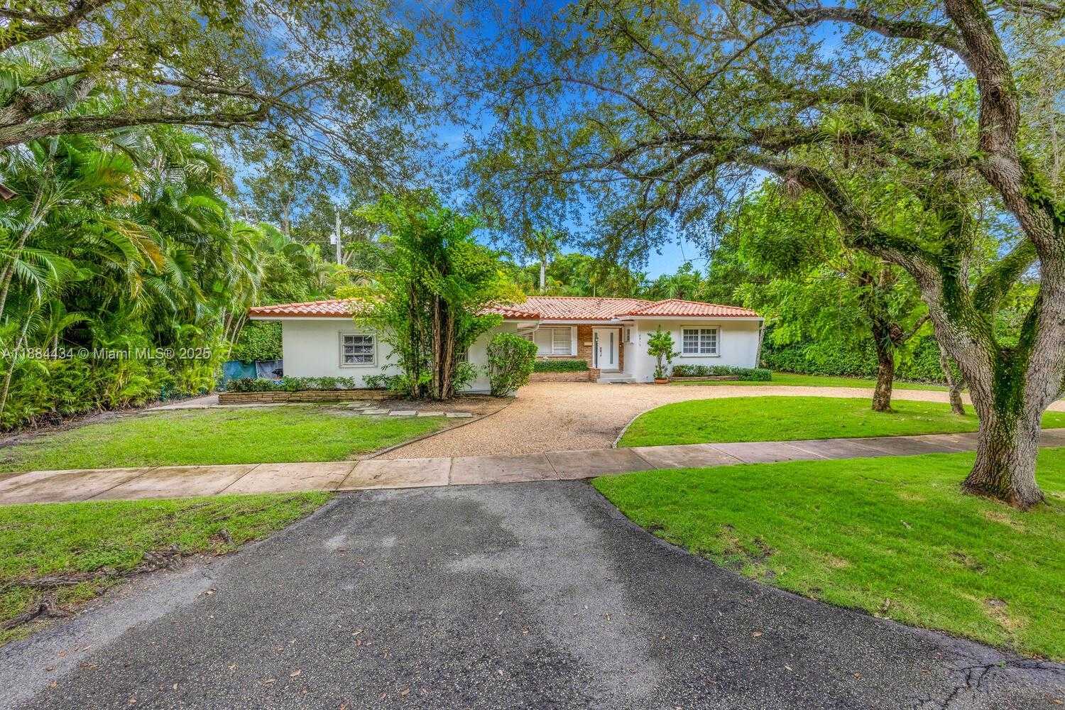 Small Image of 6815 GRATIAN ST, Coral Gables Number 11