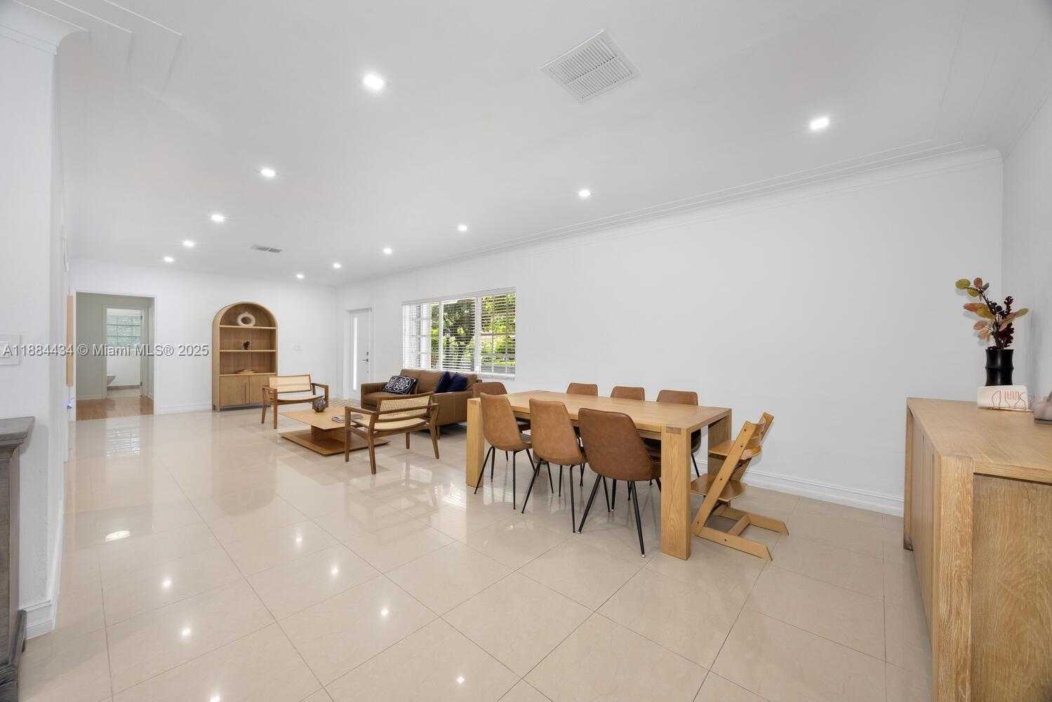 Small Image of 6815 GRATIAN ST, Coral Gables Number 13