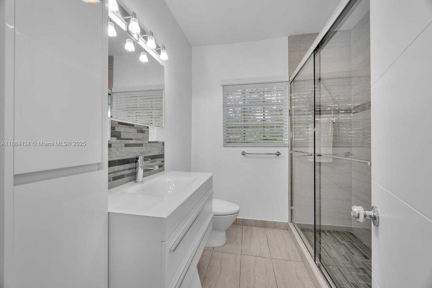 Small Image of 6815 GRATIAN ST, Coral Gables Number 15