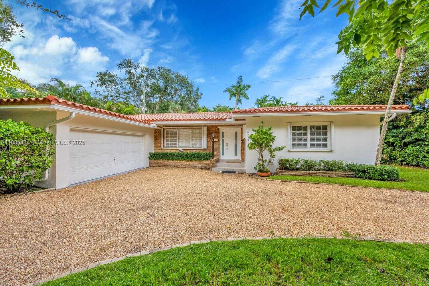 Small Image of 6815 GRATIAN ST, Coral Gables Number 19