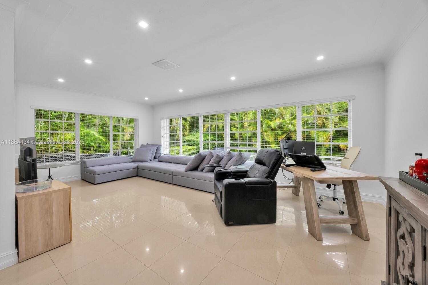 Small Image of 6815 GRATIAN ST, Coral Gables Number 2
