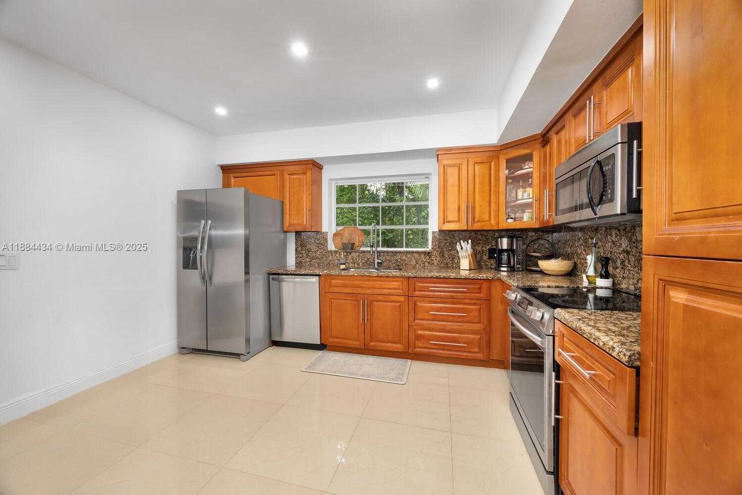 Small Image of 6815 GRATIAN ST, Coral Gables Number 21