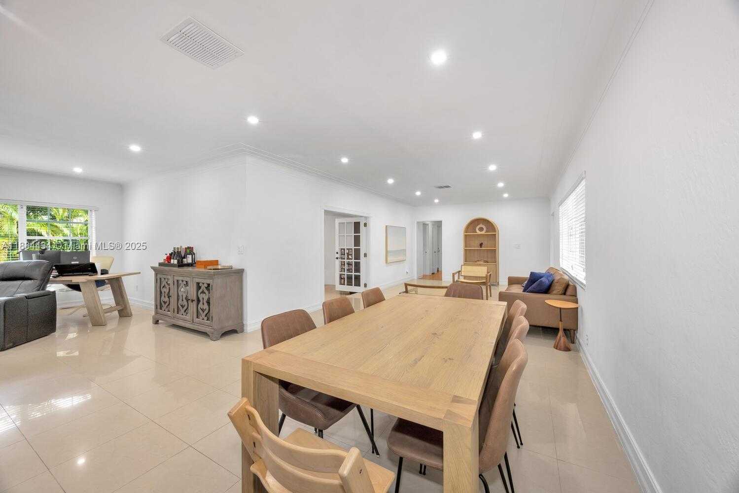 Small Image of 6815 GRATIAN ST, Coral Gables Number 22
