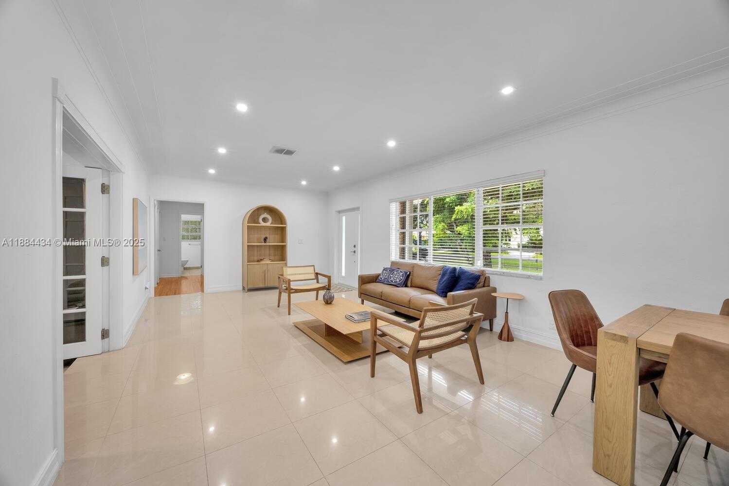 Small Image of 6815 GRATIAN ST, Coral Gables Number 4