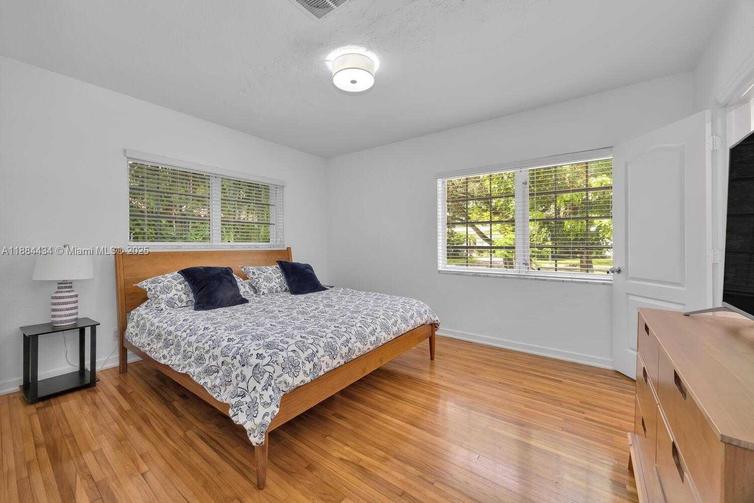 Small Image of 6815 GRATIAN ST, Coral Gables Number 6