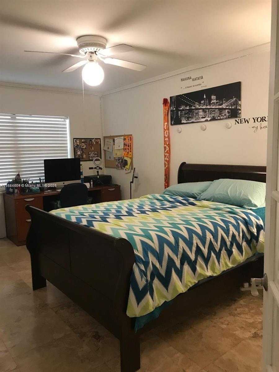 Small Image of 8290 LAKE DR #214, Doral Number 10