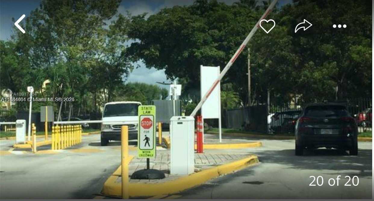 Small Image of 8290 LAKE DR #214, Doral Number 15