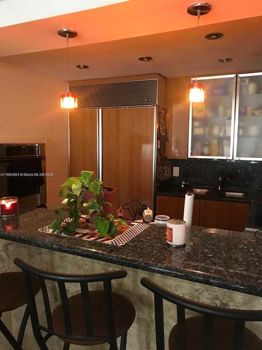 Small Image of 8290 LAKE DR #214, Doral Number 2