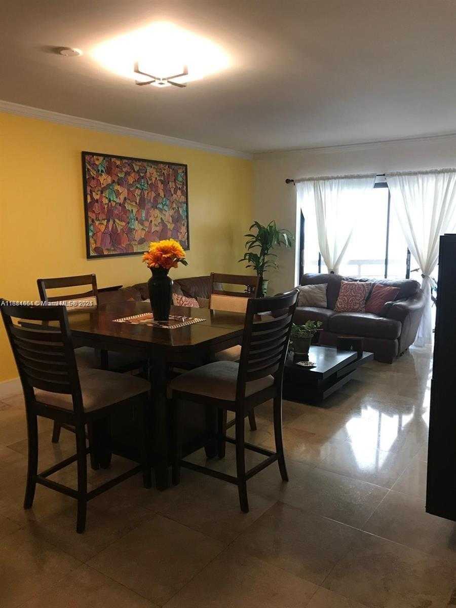 Small Image of 8290 LAKE DR #214, Doral Number 6