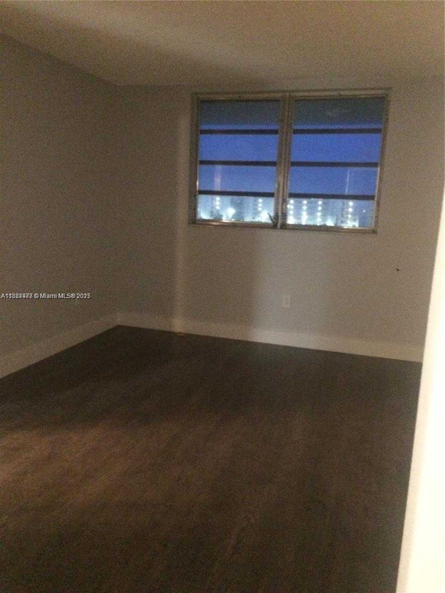 Small Image of 2859 LEONARD DR #G610, Aventura Number 3