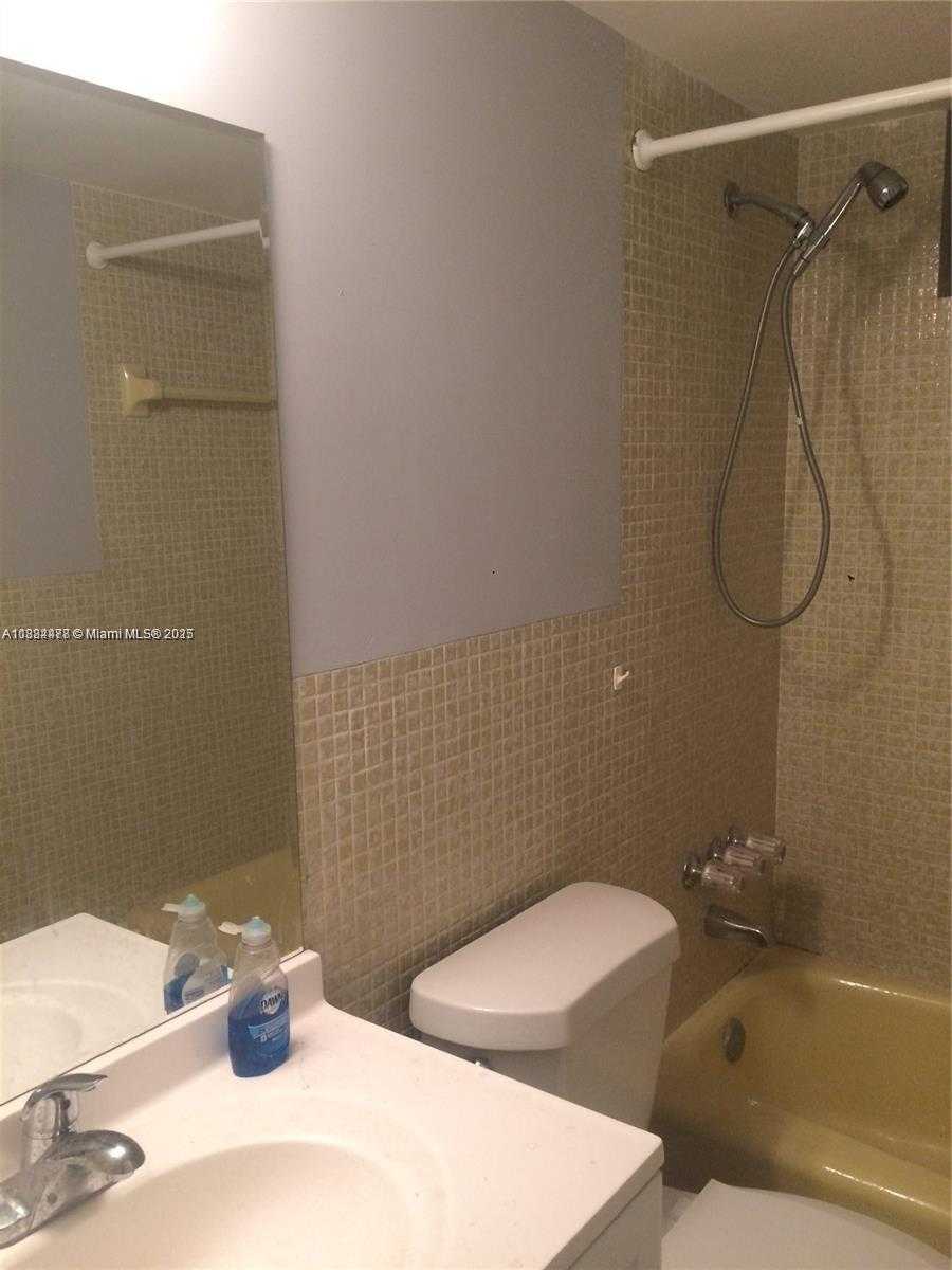 Small Image of 2859 LEONARD DR #G610, Aventura Number 4