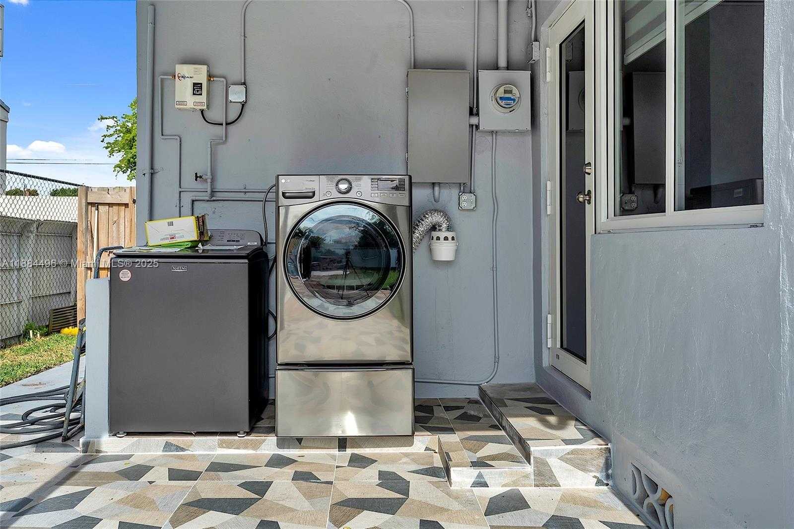 Small Image of 2246 SOUTH WEST 3RD ST, Miami Number 43