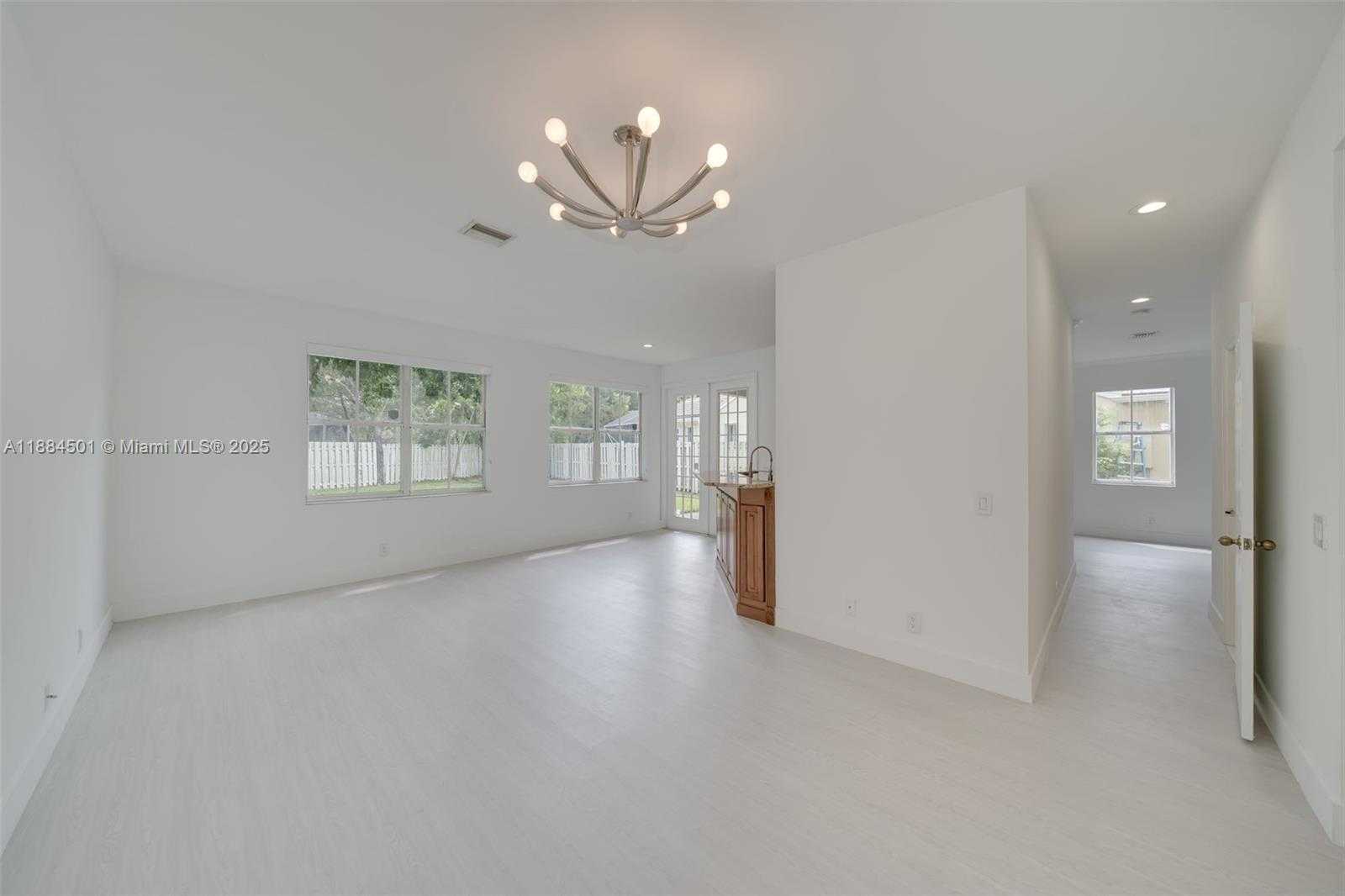 Small Image of 720 FALLING WATER RD #720, Weston Number 15