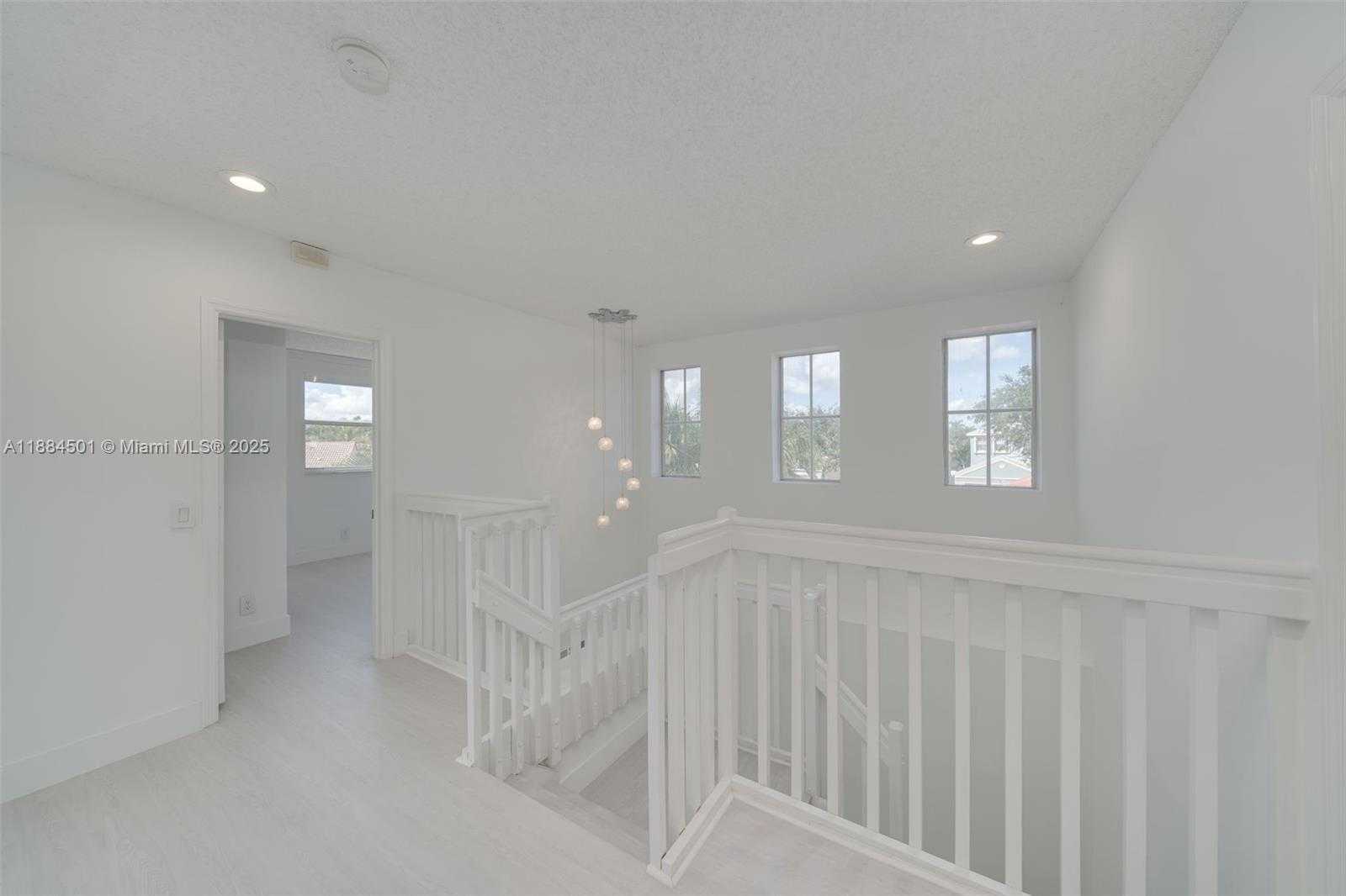 Small Image of 720 FALLING WATER RD #720, Weston Number 18