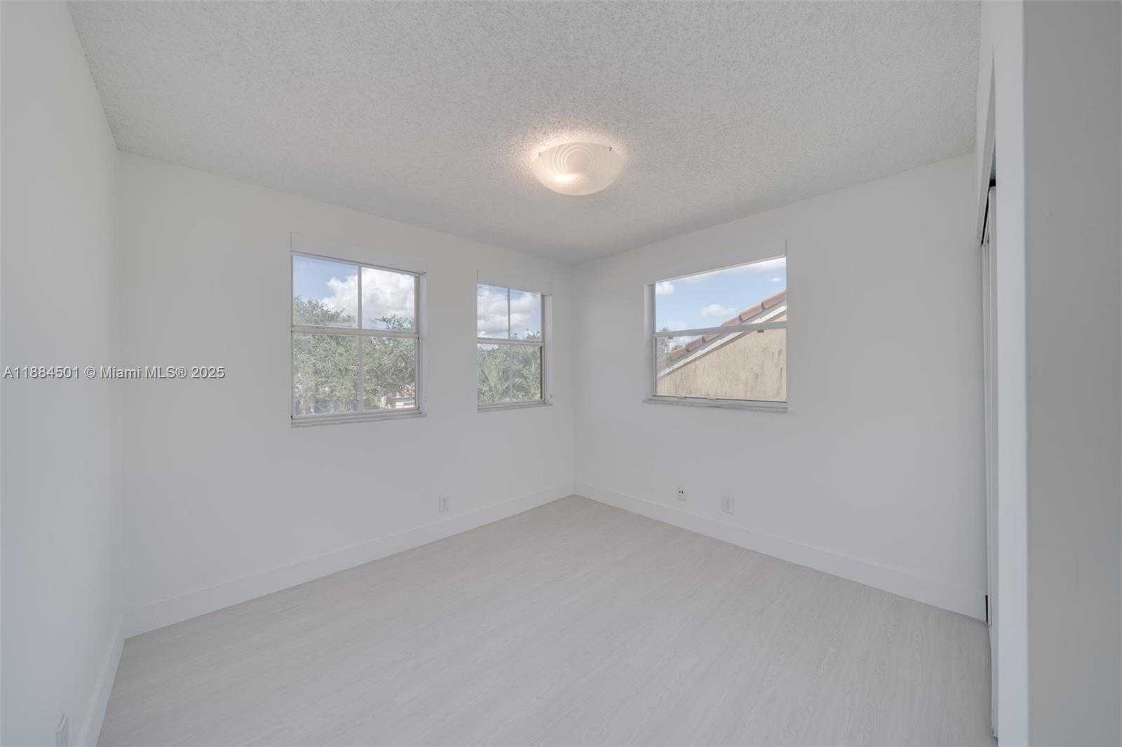 Small Image of 720 FALLING WATER RD #720, Weston Number 19