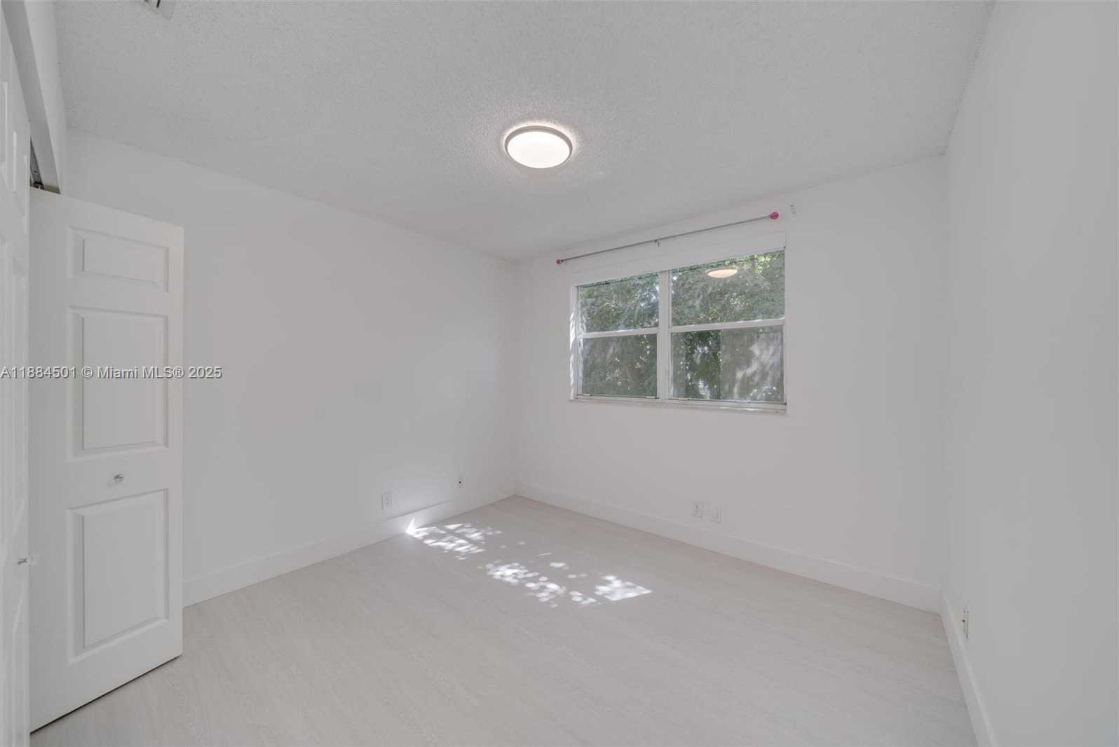 Small Image of 720 FALLING WATER RD #720, Weston Number 21