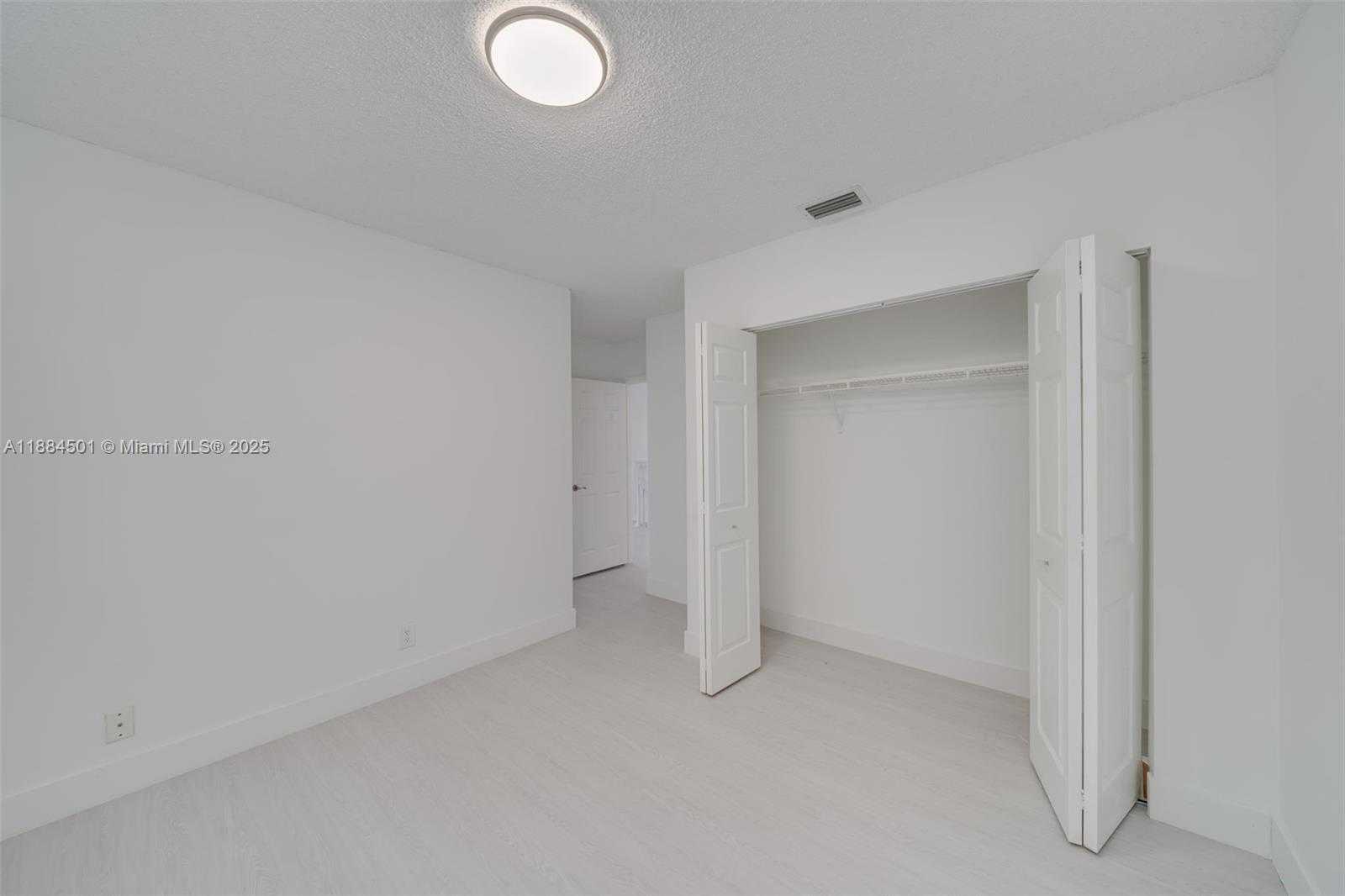 Small Image of 720 FALLING WATER RD #720, Weston Number 22