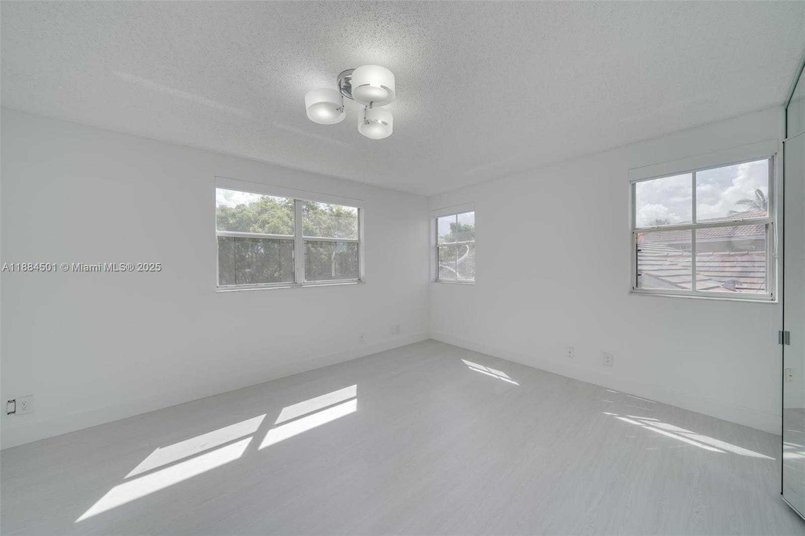 Small Image of 720 FALLING WATER RD #720, Weston Number 23