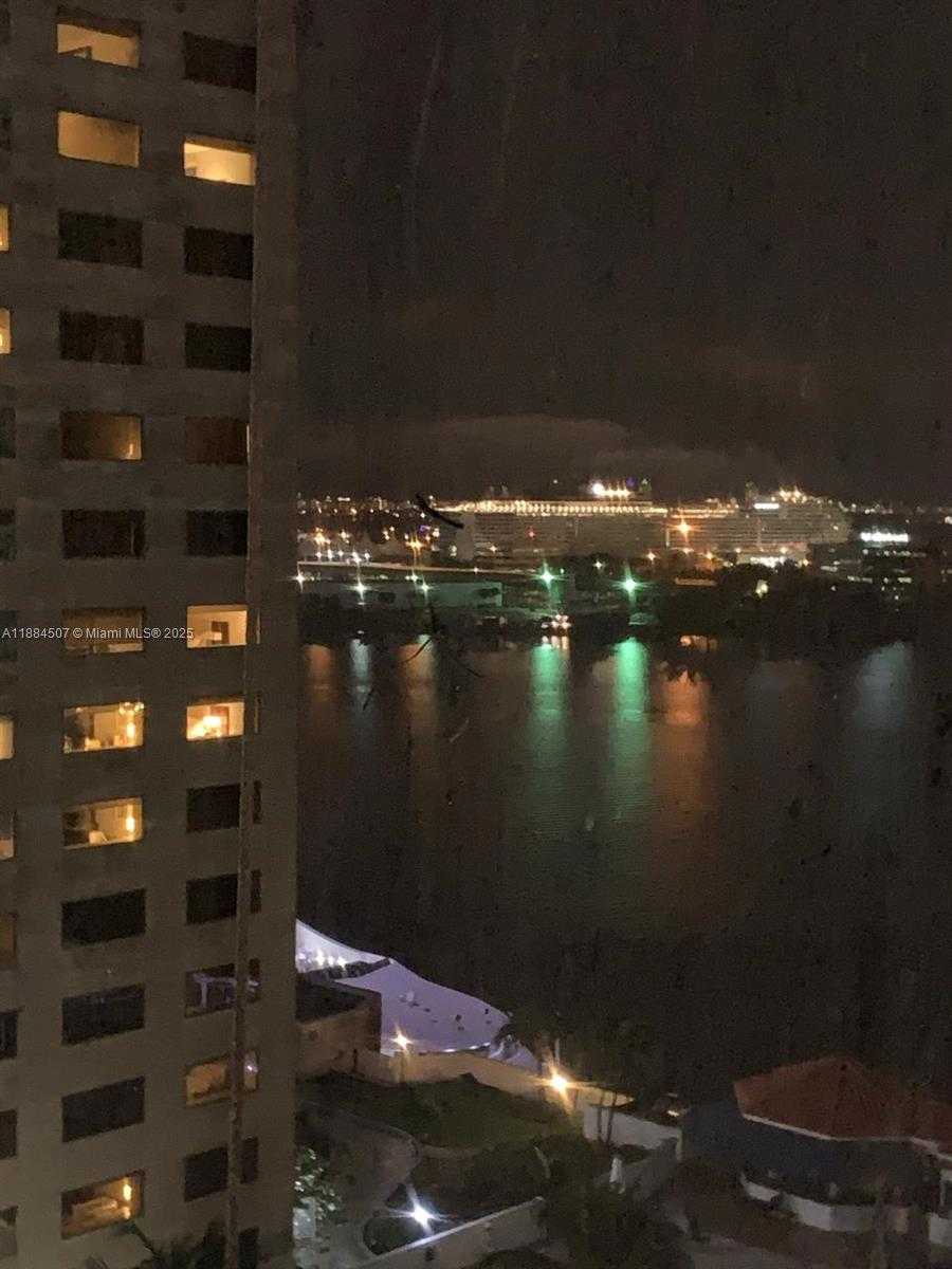 Small Image of 335 Biscayne Blvd, Miami, FL 33132, USA Number 11