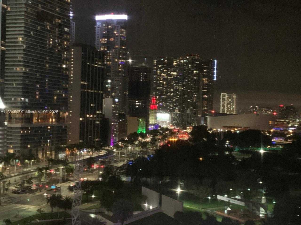 Small Image of 335 Biscayne Blvd, Miami, FL 33132, USA Number 12
