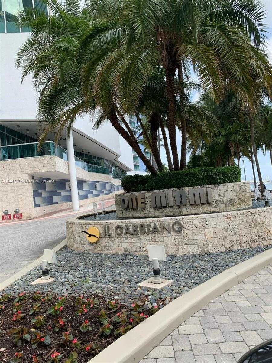Small Image of 335 Biscayne Blvd, Miami, FL 33132, USA Number 13