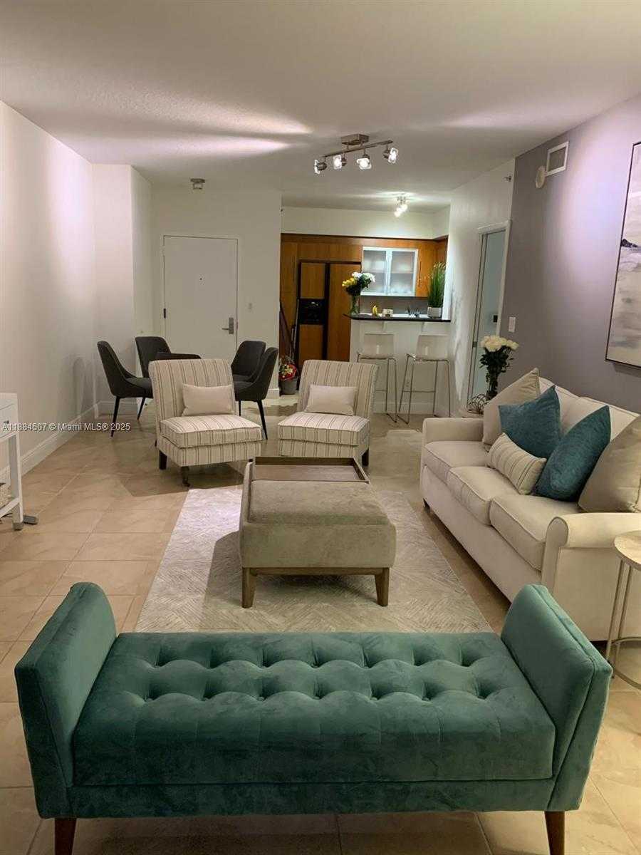 Small Image of 335 Biscayne Blvd, Miami, FL 33132, USA Number 2