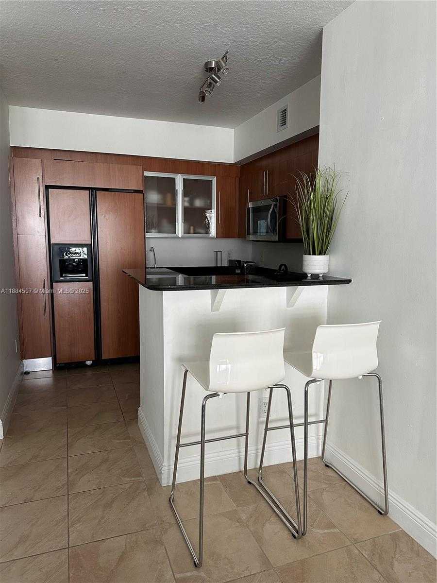 Small Image of 335 Biscayne Blvd, Miami, FL 33132, USA Number 3