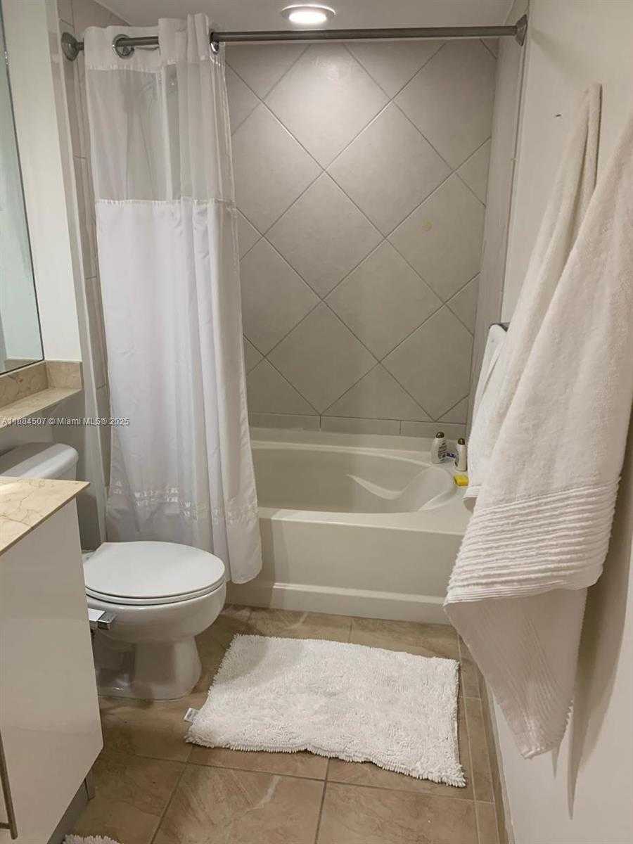 Small Image of 335 Biscayne Blvd, Miami, FL 33132, USA Number 6