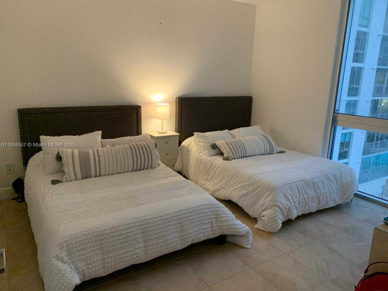 Small Image of 335 Biscayne Blvd, Miami, FL 33132, USA Number 7