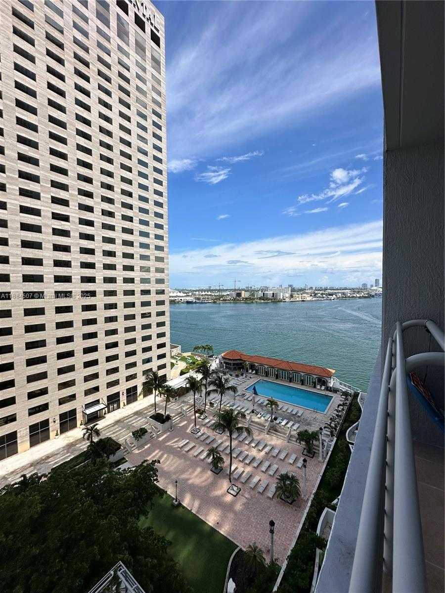Small Image of 335 Biscayne Blvd, Miami, FL 33132, USA Number 9