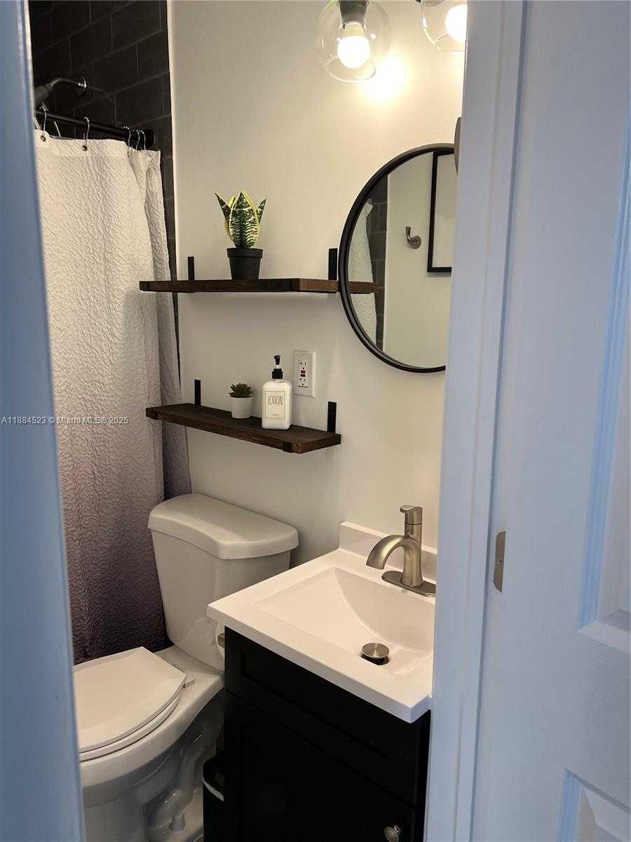 Small Image of 2800 SOUTH WEST 4TH ST #A, Miami Number 18