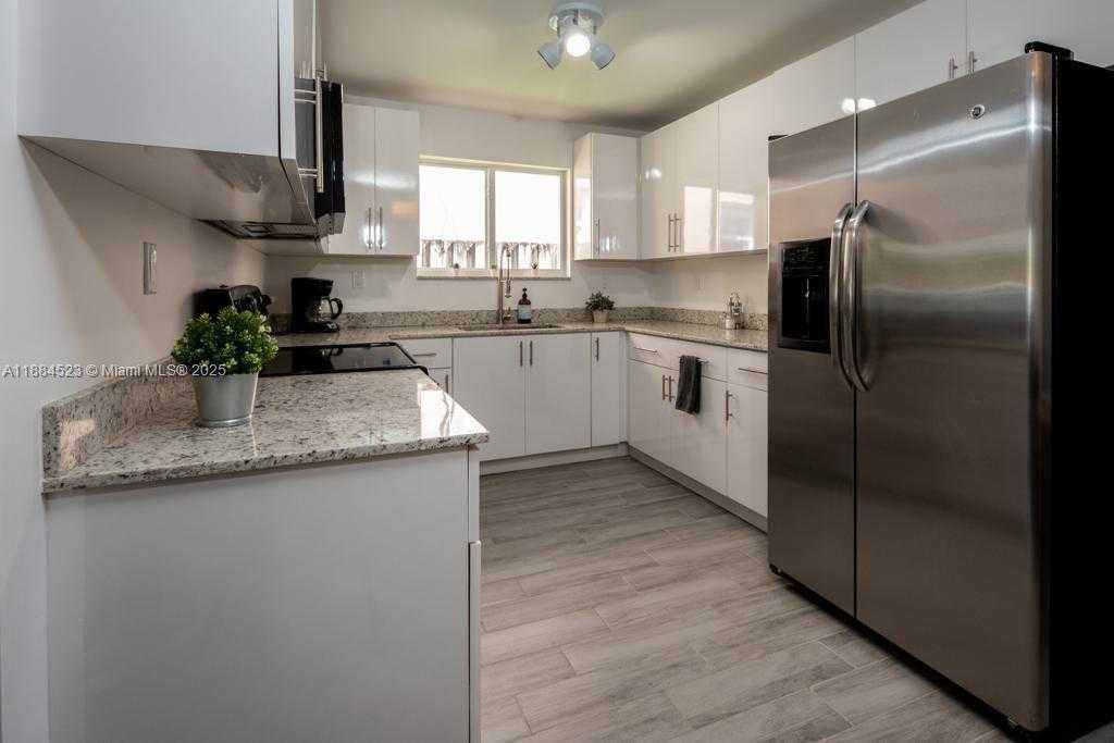 Small Image of 2800 SOUTH WEST 4TH ST #A, Miami Number 5