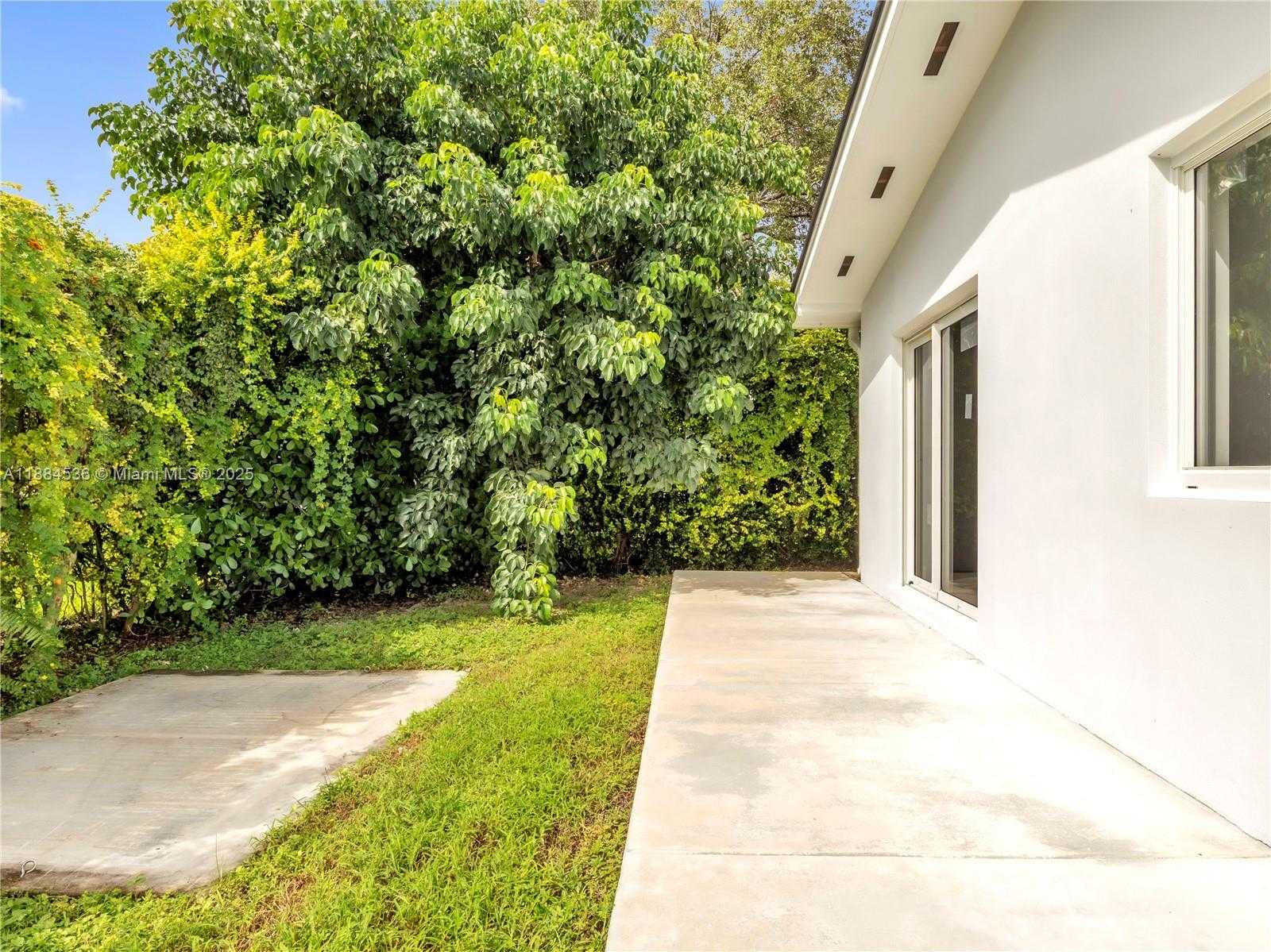 Small Image of 10640 SOUTH WEST 96TH ST #E, Miami Number 11