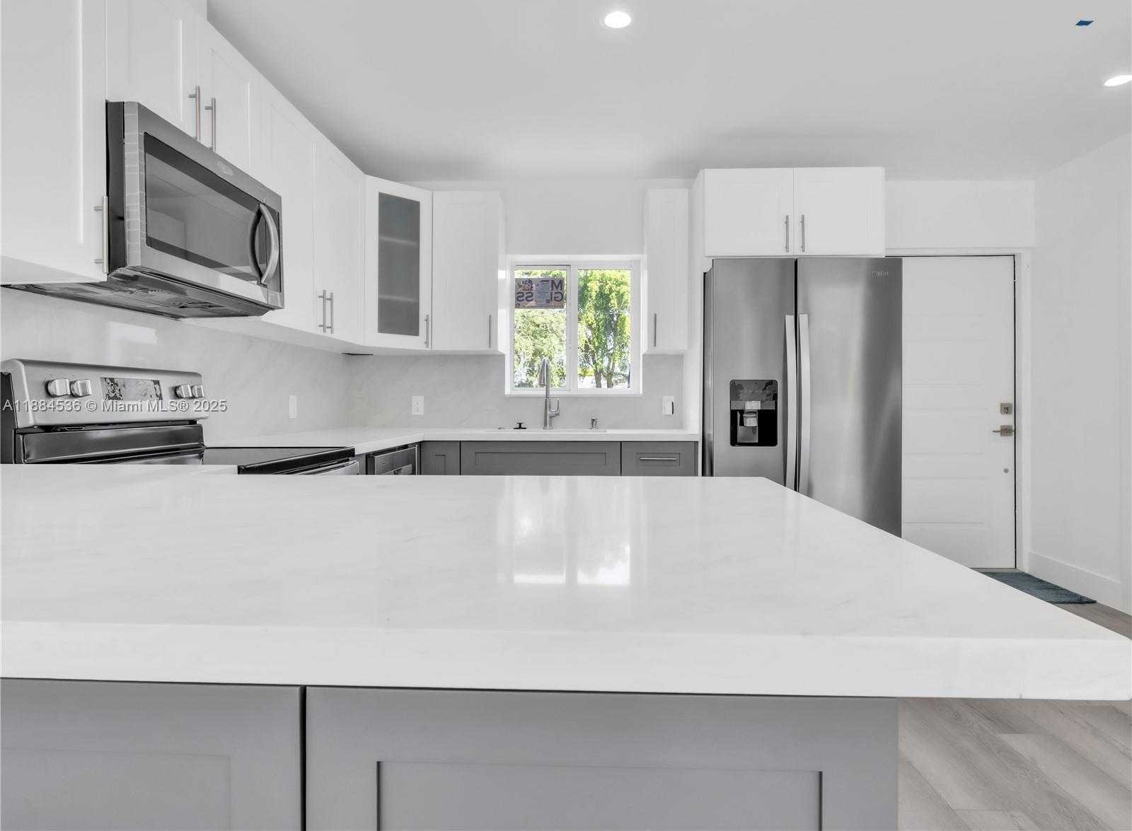 Small Image of 10640 SOUTH WEST 96TH ST #E, Miami Number 2