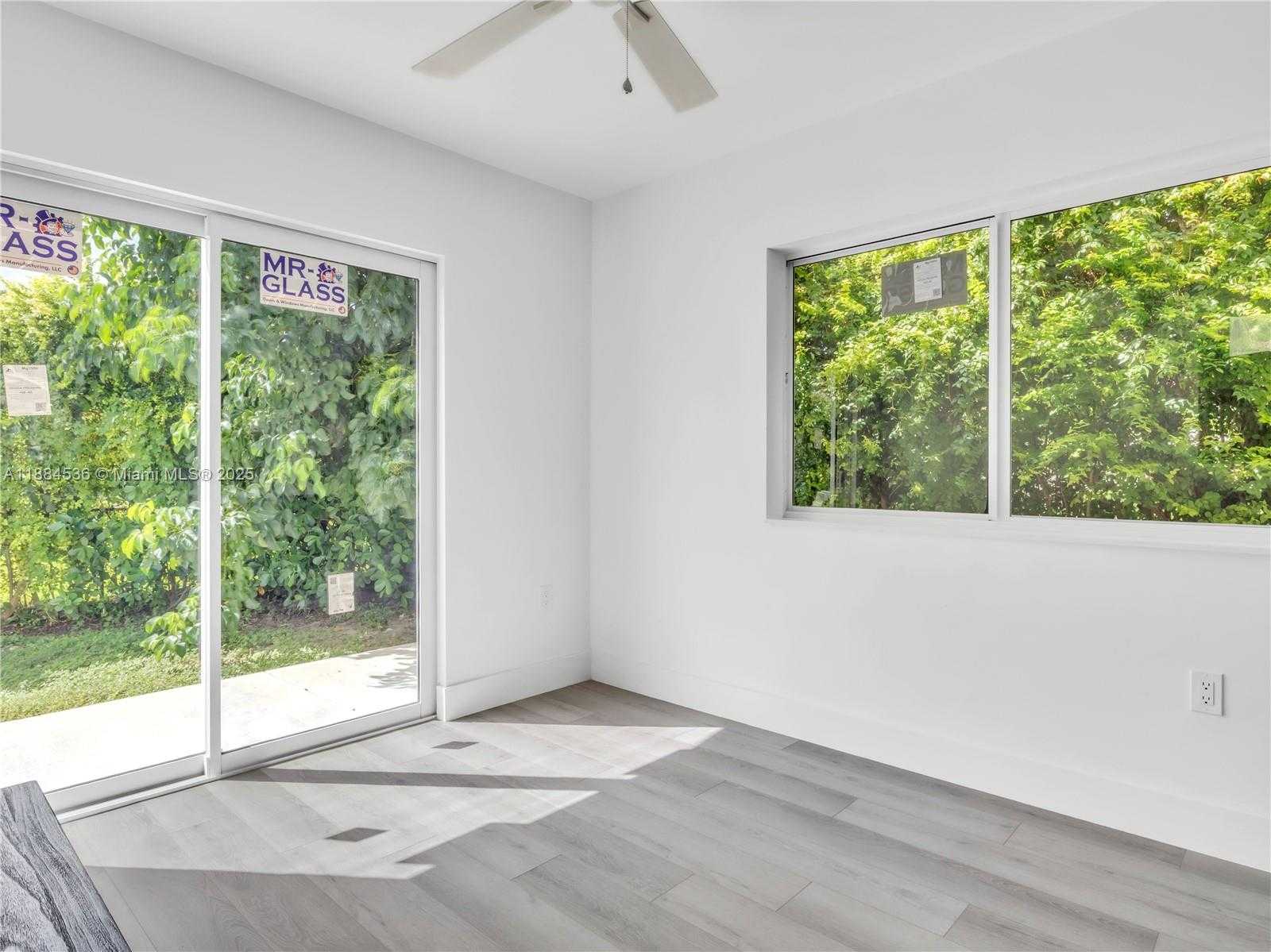 Small Image of 10640 SOUTH WEST 96TH ST #E, Miami Number 3