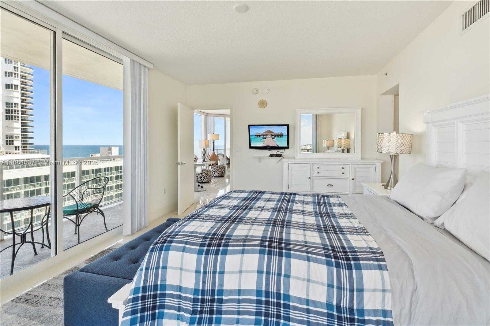 Small Image of 16699 COLLINS AVE #1407, Sunny Isles Beach Number 12