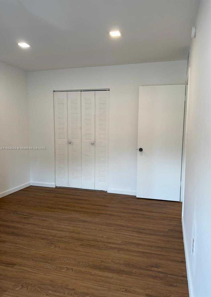 Small Image of 10794 NORTH KENDALL DR #B18, Miami Number 14